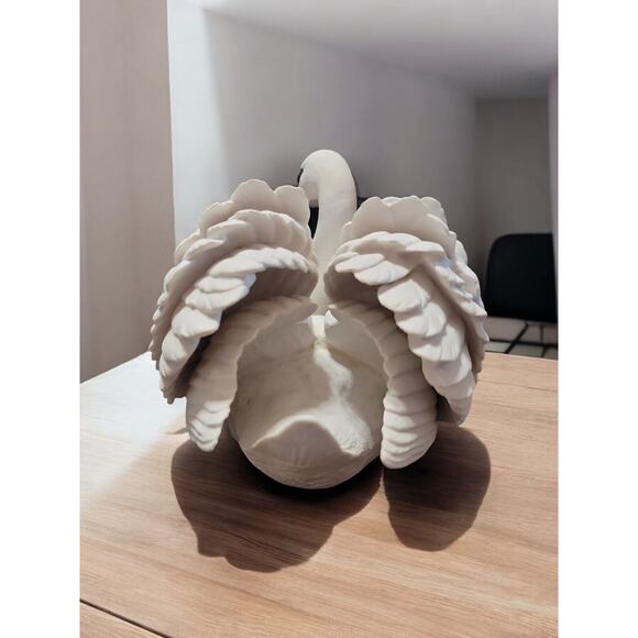 Vintage "The Royal Swan" Bisque Porcelain Swan; Van Ruyckevelt for Franklin Mint - Picture 4 of 8